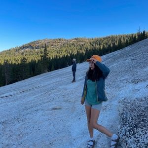 Meet your Posher, Zinia